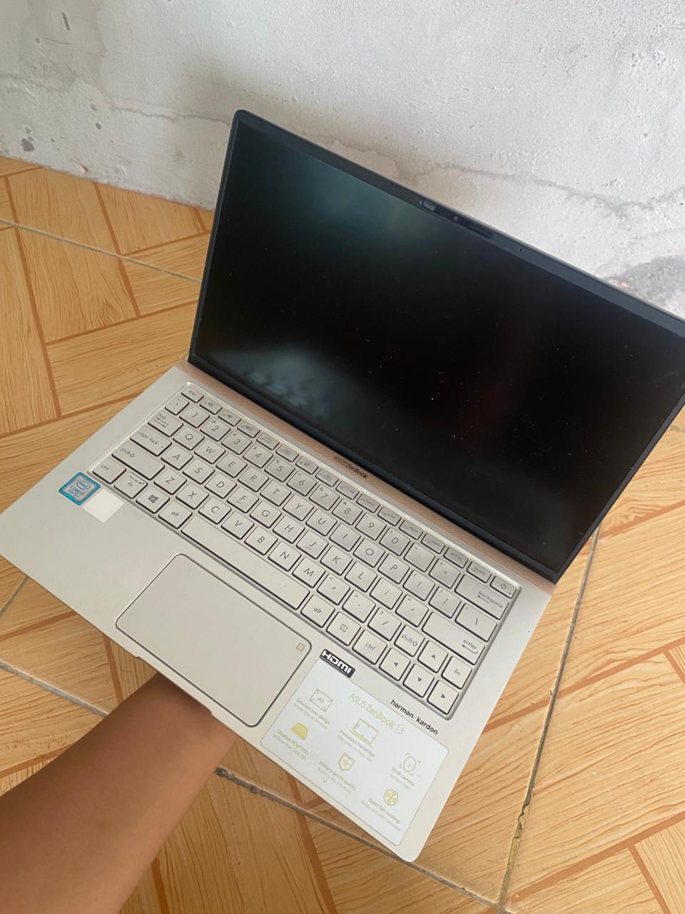 Laptop ASUS ZenBook UX333FA